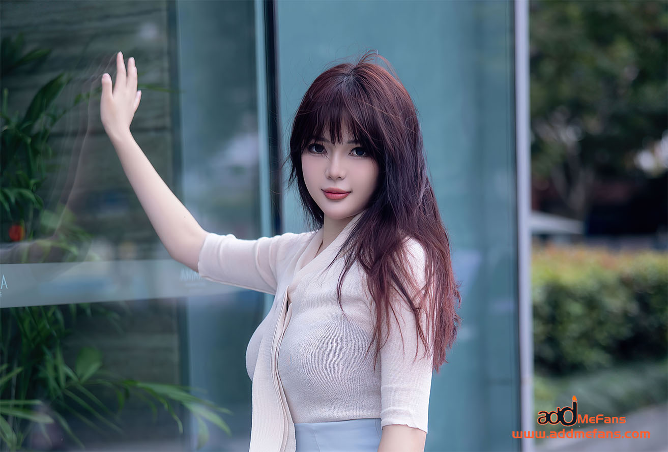 [xiuren秀人网] VOL.5704 Arude薇薇 美腿短裙 [74P 638M]