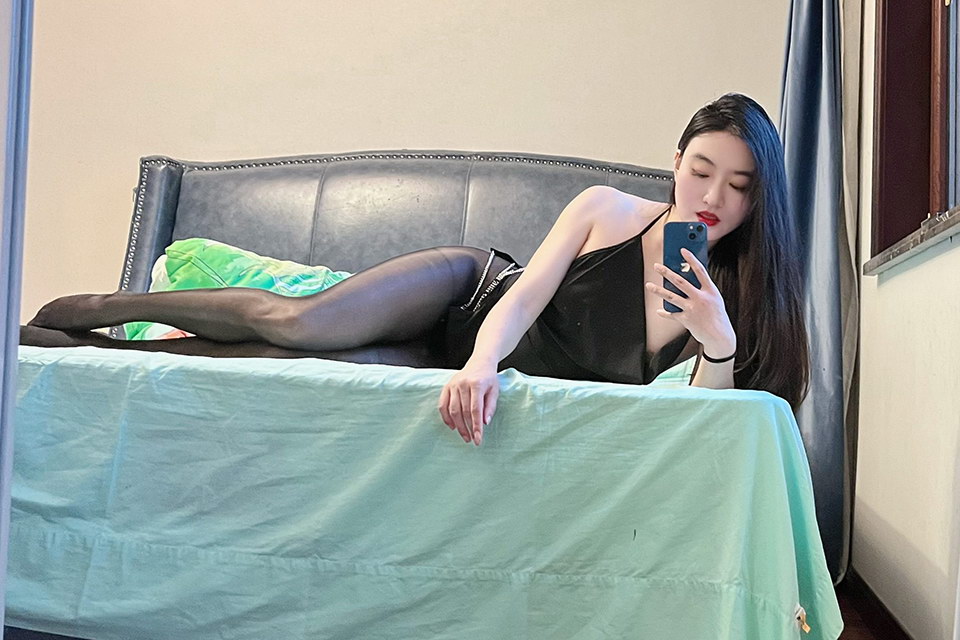 宝儿茹-御姐的黑色睡衣[46P+1V226MB]