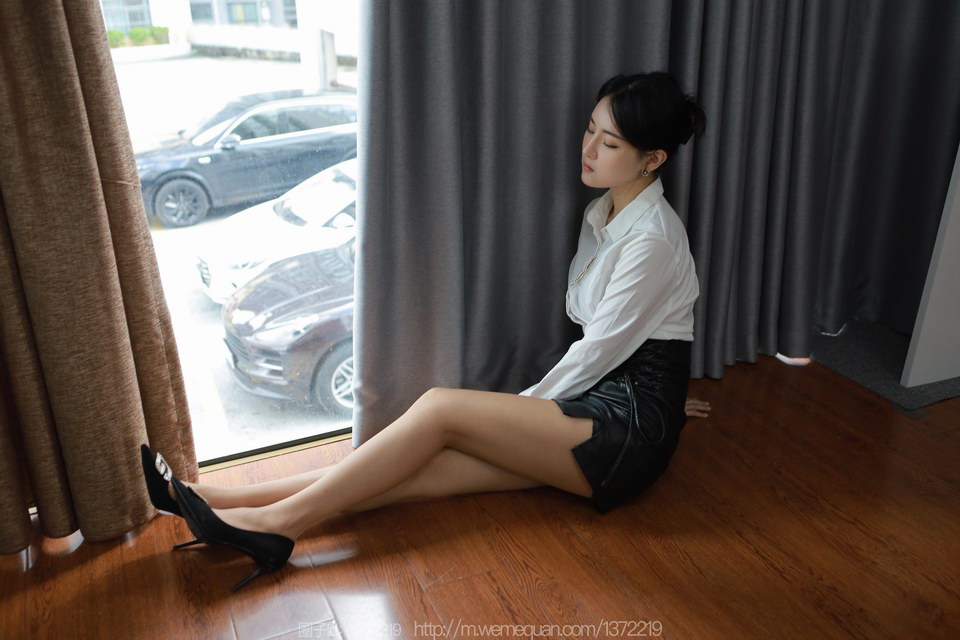 [IESS异思趣向]2023.10.01 丝享家 NO.1526 小宝《不开灯的房间》[77P74M]