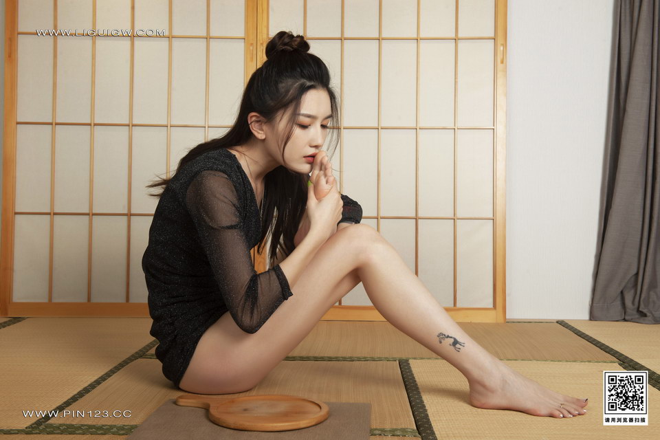 [Ligui丽柜丝足写真]2023.11.27 甜甜 唇享欲足[52+1P36M]