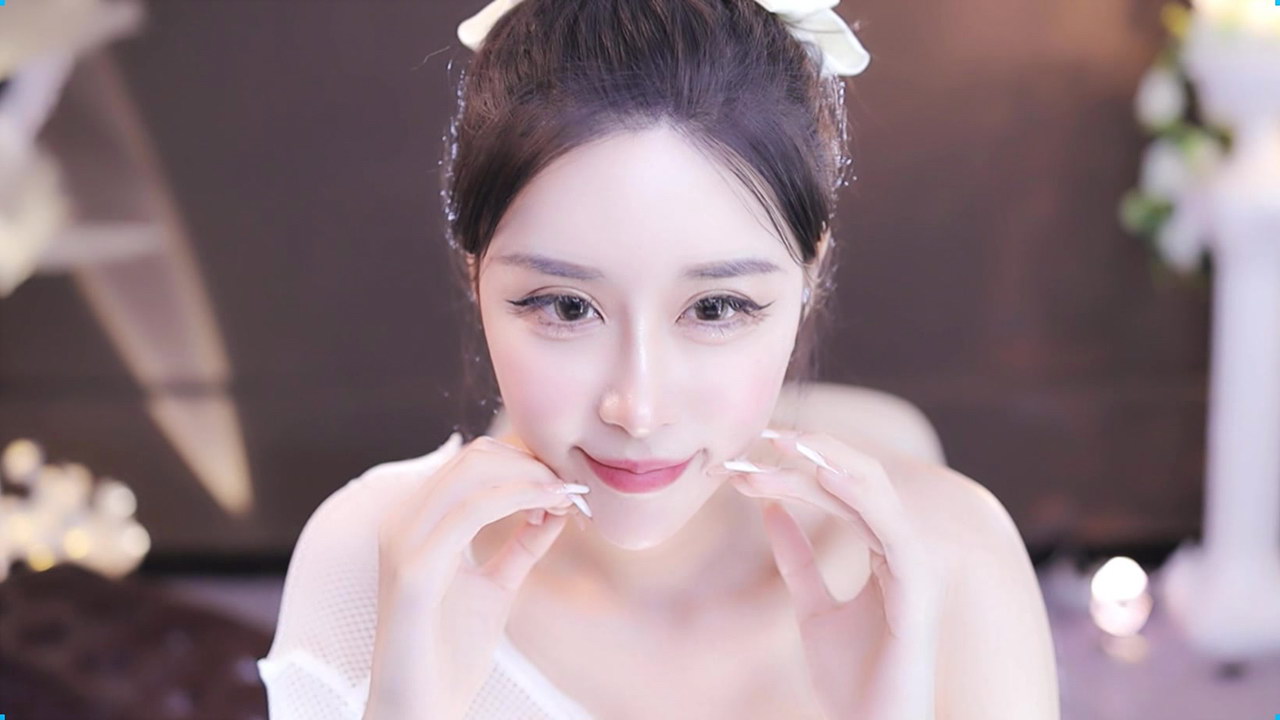 小恩雅 玩角色扮演 HD视频[V653M]