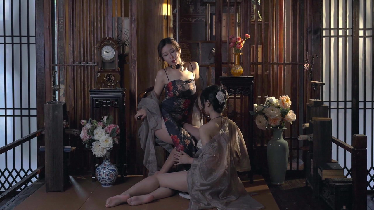 云溪溪 奶桃桃x轩萧学姐-双人旗袍 HD视频