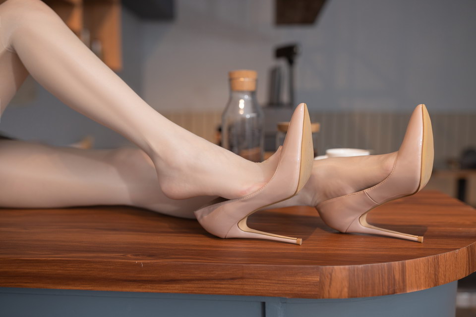 鱼子酱Fish 《寂寞旅人咖啡馆》内购无水印版[116P1.28G]