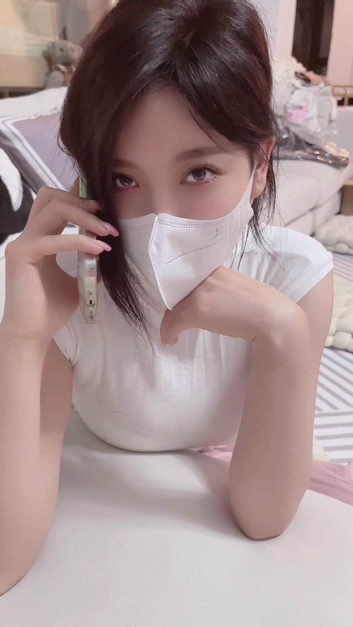 秀人网人气模特杨晨晨-老公出差 HD视频