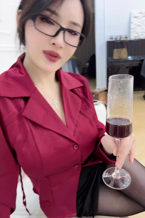 Carol周妍希与上门ol御姐视频[V706M]