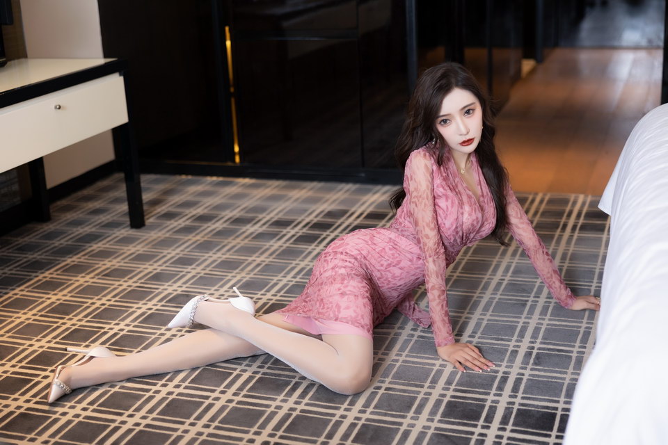 秀人王馨瑶Yanni 粉色包臀碎花裙[82P298M]