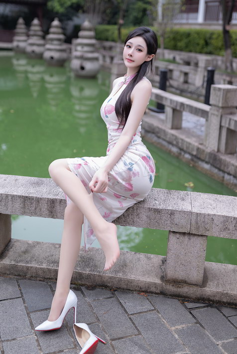 [XIUREN秀人网]2024.08.29 VOL.9087 小逗逗|美腿|丝袜|丝足[79+1P673M]