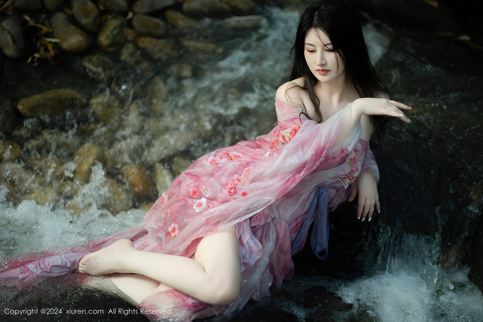 [XIUREN秀人网]2024.09.02 VOL.9100 诗诗kiki[70+1P611M]