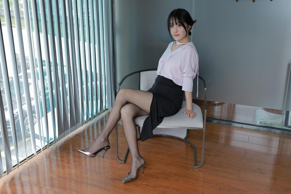 [IESS异思趣向]2024.06.28 丝享家 NO.1780 婉萍《职业黑丝》[86P69M]