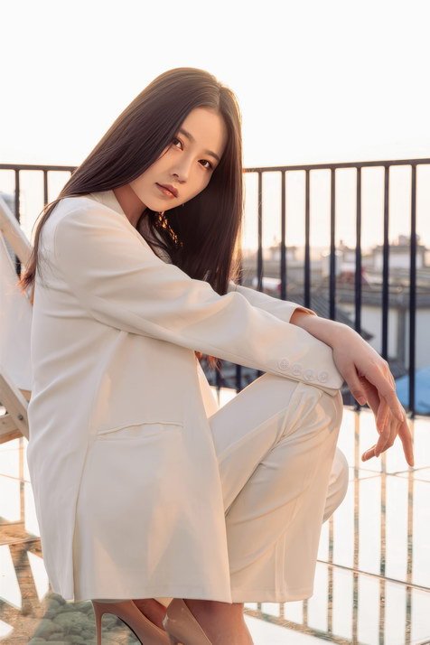 年年nnian Sunrise日出 白色西装[45P135M]