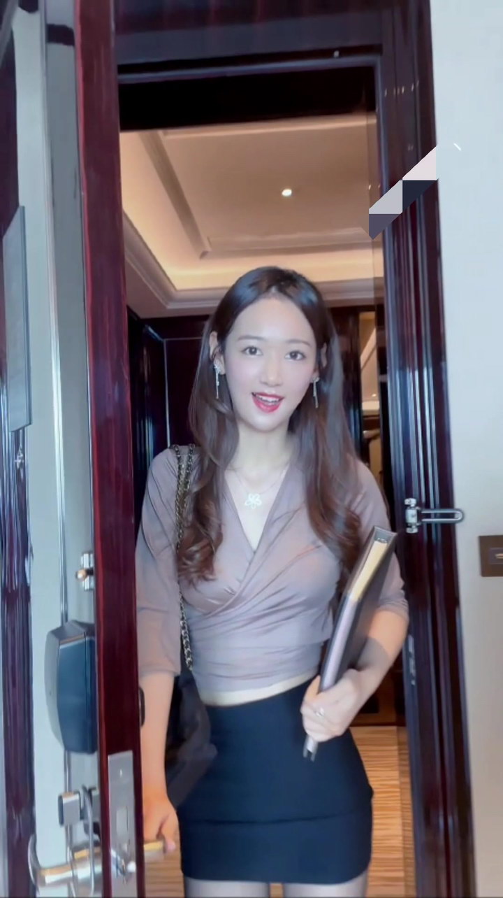 唐安琪剧情黑丝真空凸点秘书扮演 HD视频[V1006M]